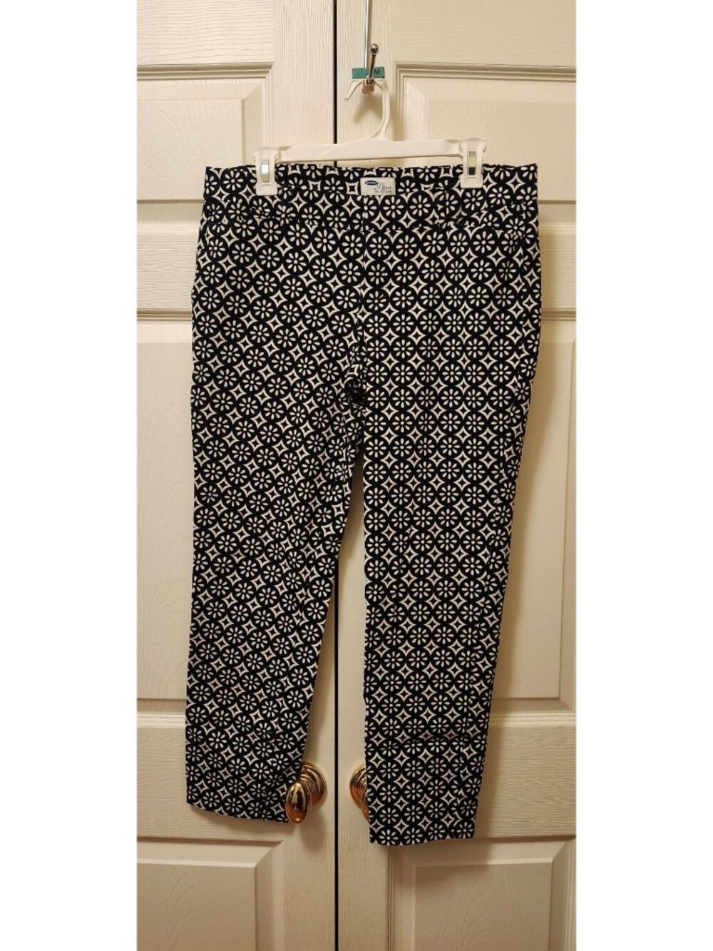 Women Old Navy The Diva Daisy Print Black White Cropped Pants Size 12 Tall